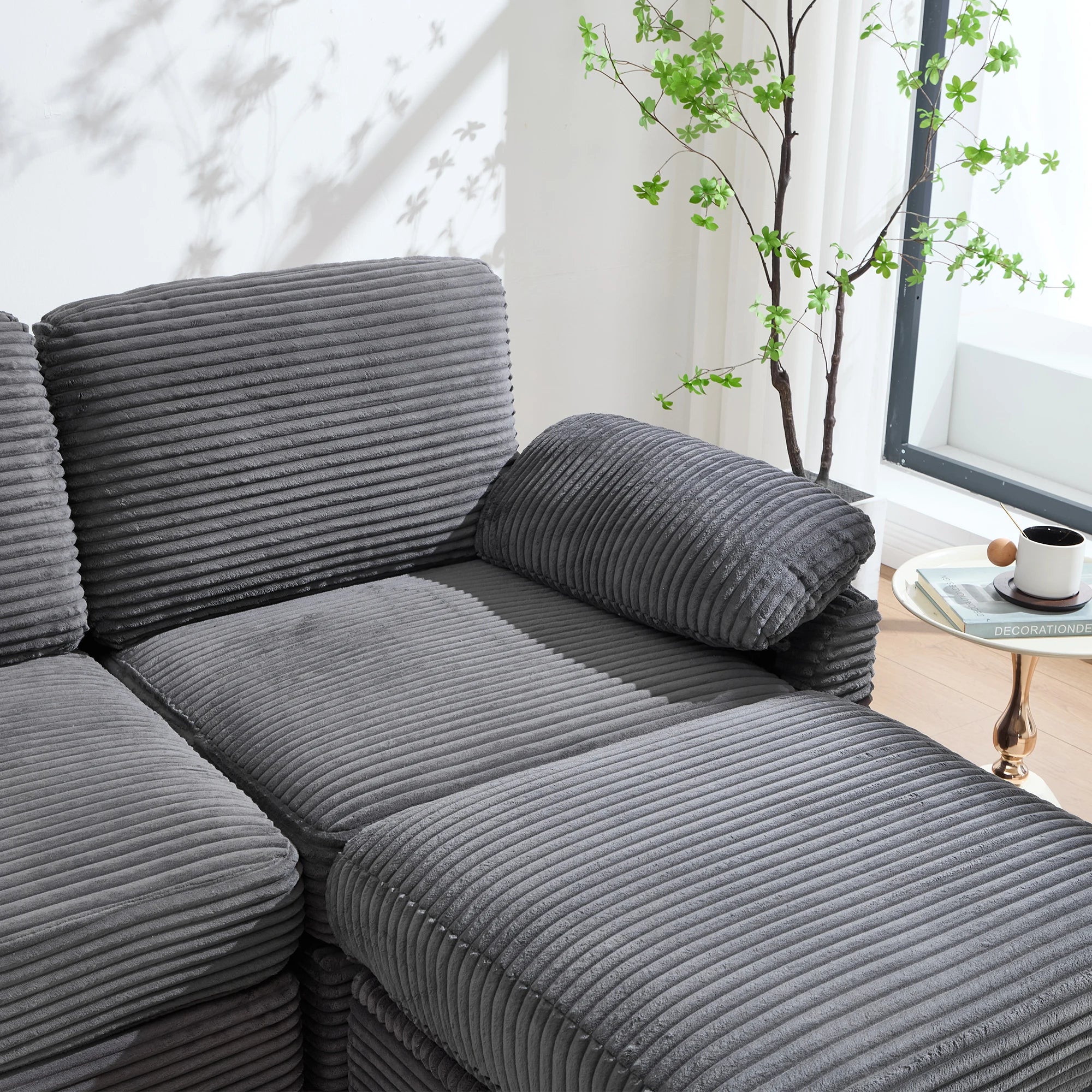 Canapé Large en Tissu Cordé – Mousse Confort, Console Centrale Amovible (2 Porte-Gobelets + Rangement) + Port USB-C & Poche Latérale