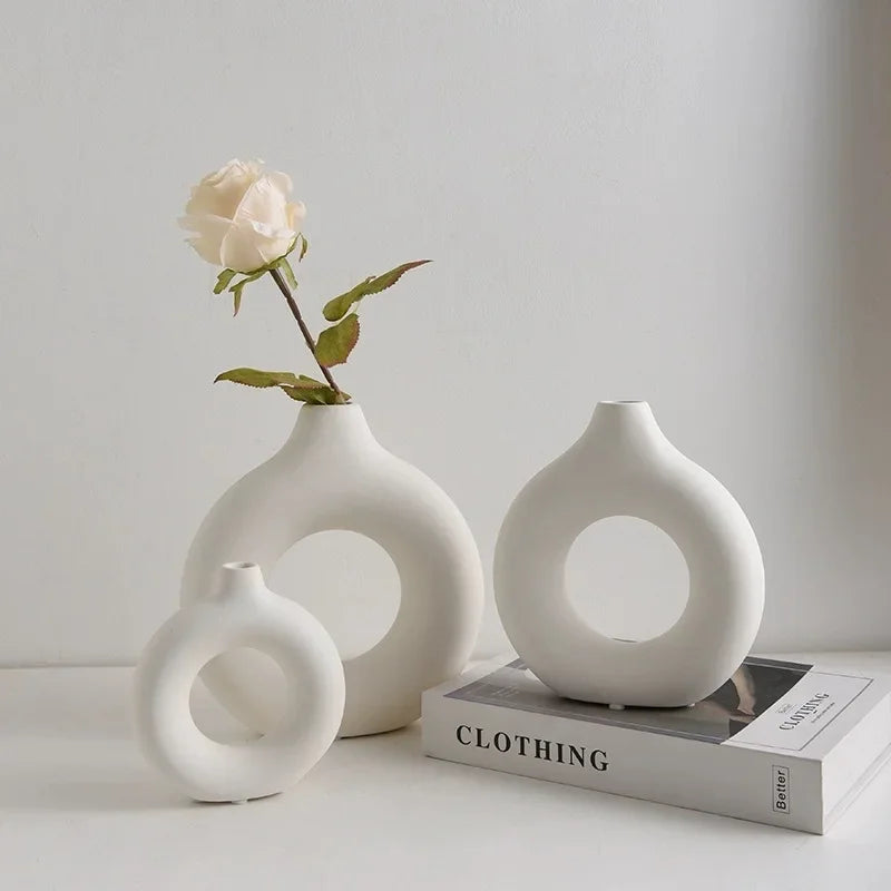 Vase en Plastique Minimaliste – Pot à Fleurs Unique en Forme d’Anneau pour Décoration Intérieure
