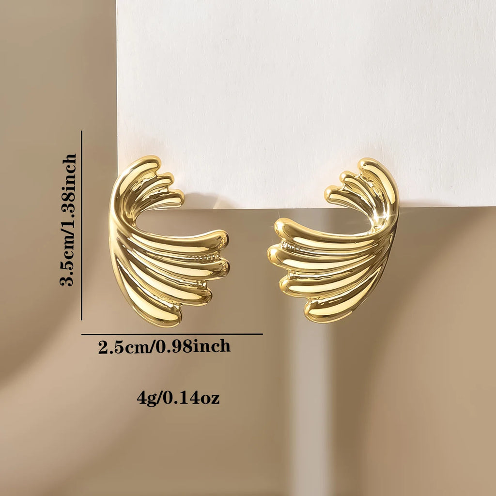 Boucles d’Oreilles Clous Fleur Dorée Vintage – Design Géométrique Élégant pour Femme