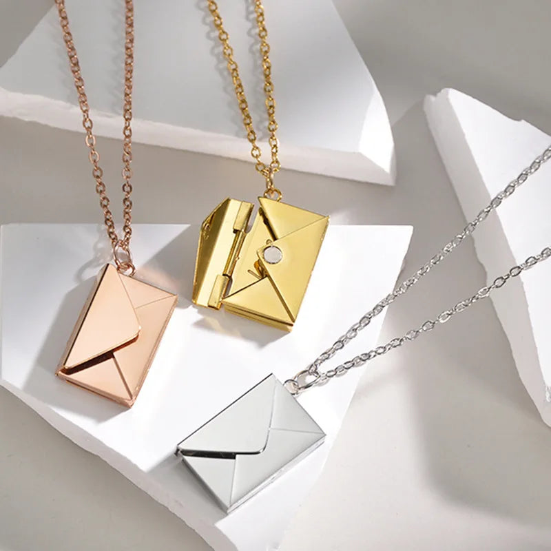 💌 Éternelle Lettre d’Amour – Collier Enveloppe en Acier Inoxydable