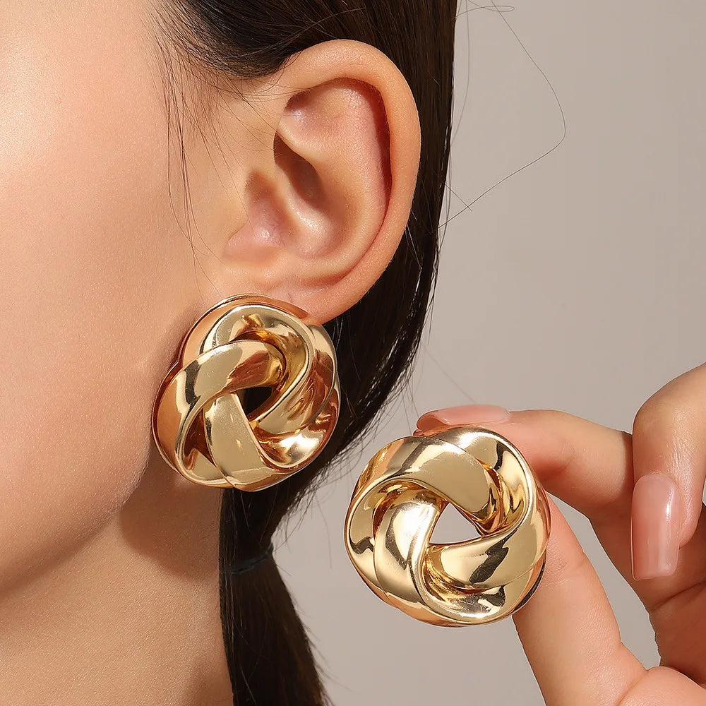 Boucles d’Oreilles Puces Géométriques Torsadées – Forme Creuse Irégulière, Plaqué Or pour Femme