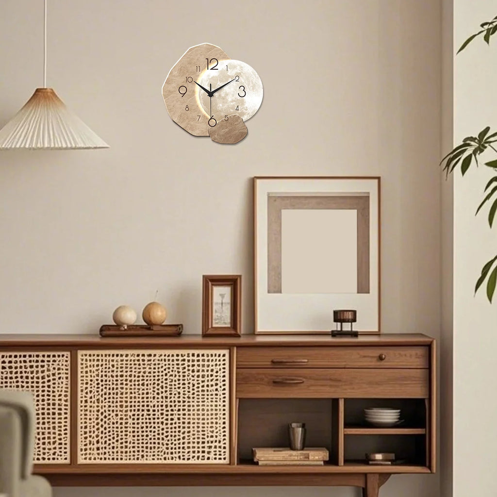 Horloge Murale Silencieuse Moderne – Design Lune, Mouvement Quartz, Bois Naturel pour Salon, Chambre ou Bureau
