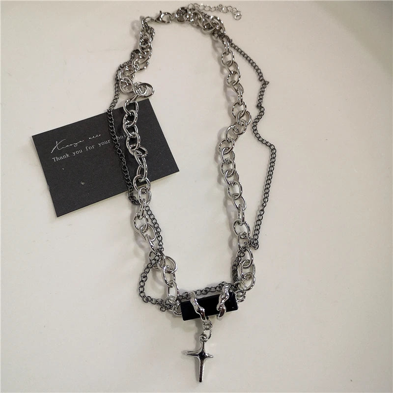 Collier Pendentif Cœur Noir et Croix – Style Punk Rock et Gothique, Bijou Unisexe