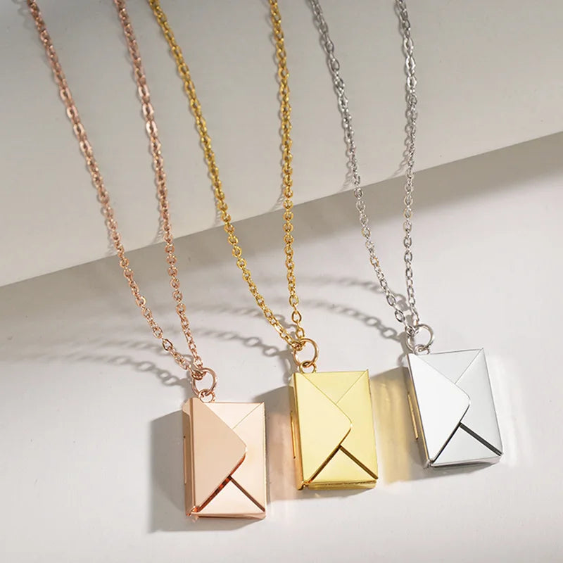 💌 Éternelle Lettre d’Amour – Collier Enveloppe en Acier Inoxydable