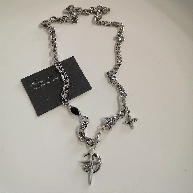 Collier Pendentif Cœur Noir et Croix – Style Punk Rock et Gothique, Bijou Unisexe